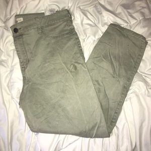 Hollister High-Rise Cropped Jeans